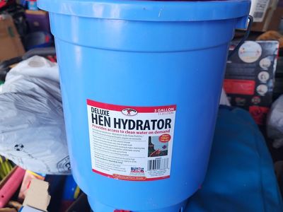Deluxe Hen Hydrator