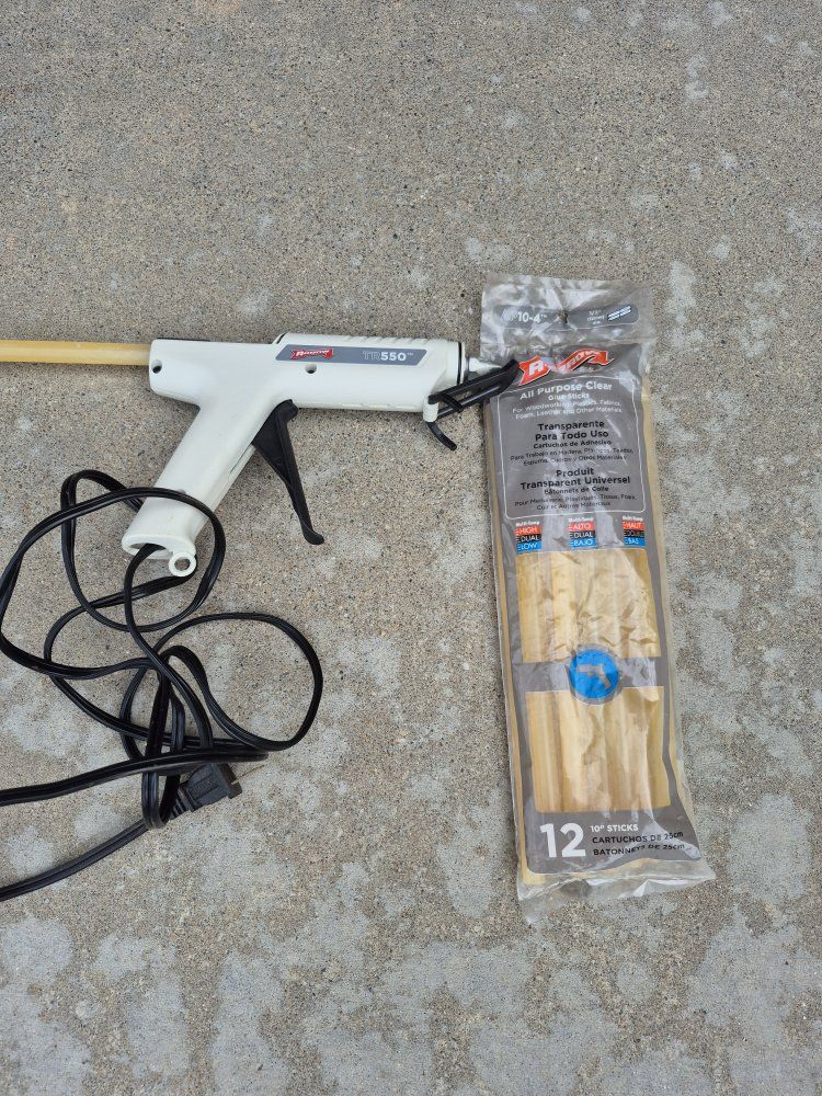 Arrow TR550 Dual Temp Glue Gun with 12 All-Purpose Clear Glue Sticks