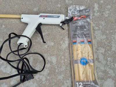 Arrow TR550 Dual Temp Glue Gun with 12 All-Purpose Clear Glue Sticks