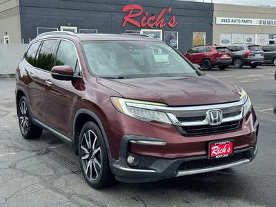 2019 Honda Pilot Touring w/Rear Captain's Chairs