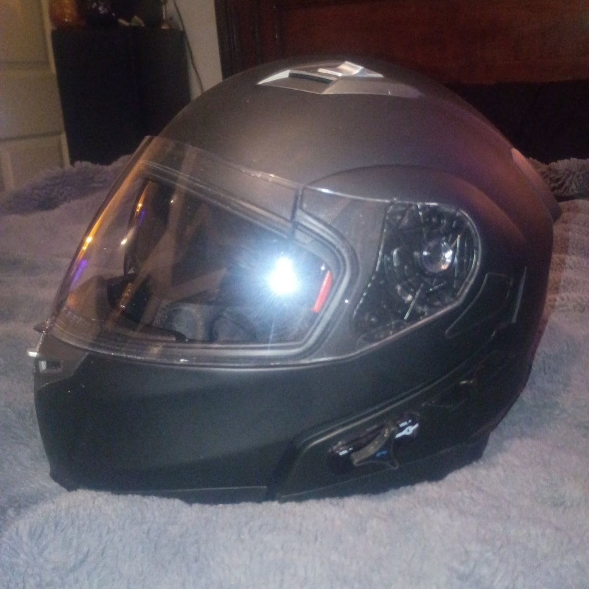 ILM BLUTOOTH HELMET NEW.