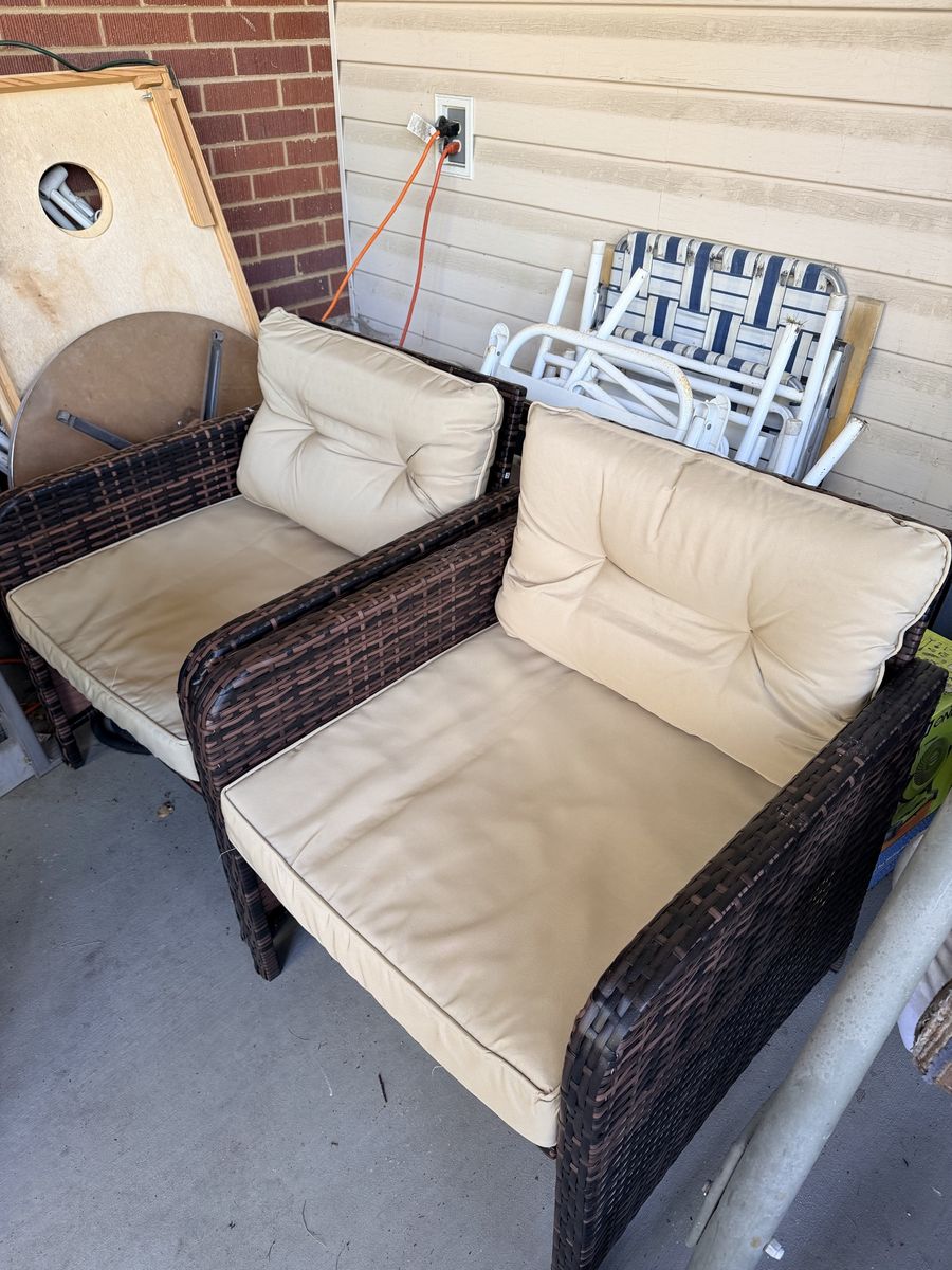 Set of 2 Rattan Wicker Patio Chairs with Beige Cushions - Outdoor Furniture