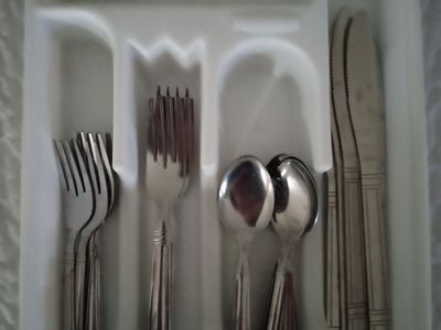 Flatware set of 45 in Rubbermaid silverware tray