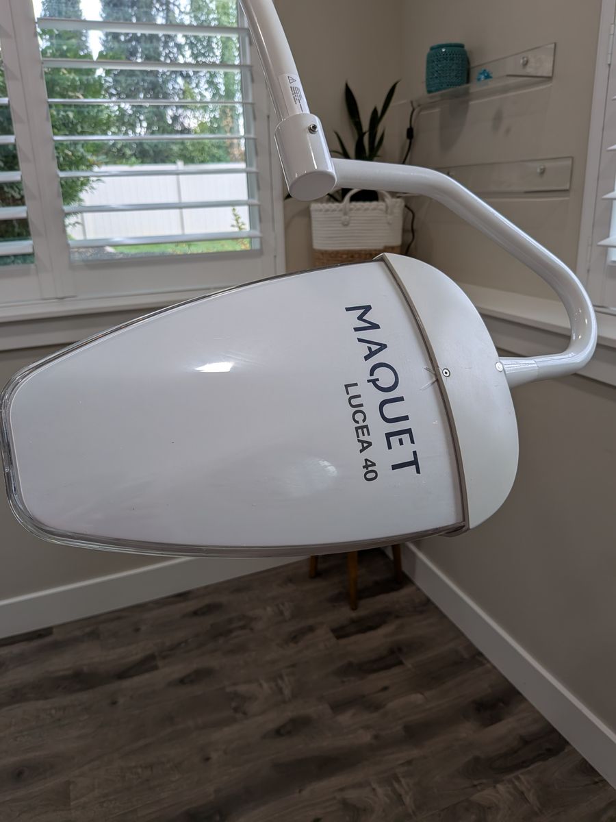 Maquet Lucea 40 - medical exam light - led - commercial quality.