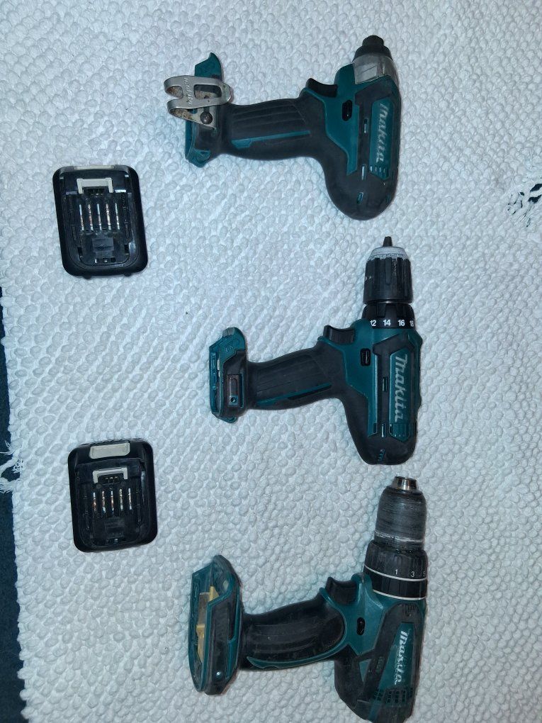Makita Cordless Power Tools Lot - 3 Drills/Driver with 2 batteries. 