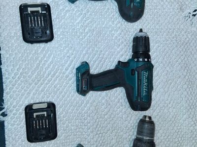 Makita Cordless Power Tools Lot - 3 Drills/Driver with 2 batteries.
