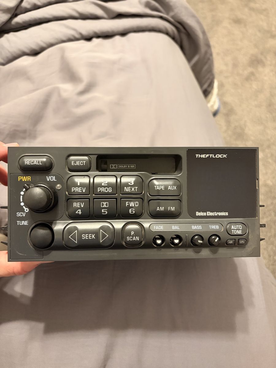 OEM 1998 Chevy Silverado / GMC Sierra Delco AM/FM Cassette Stereo