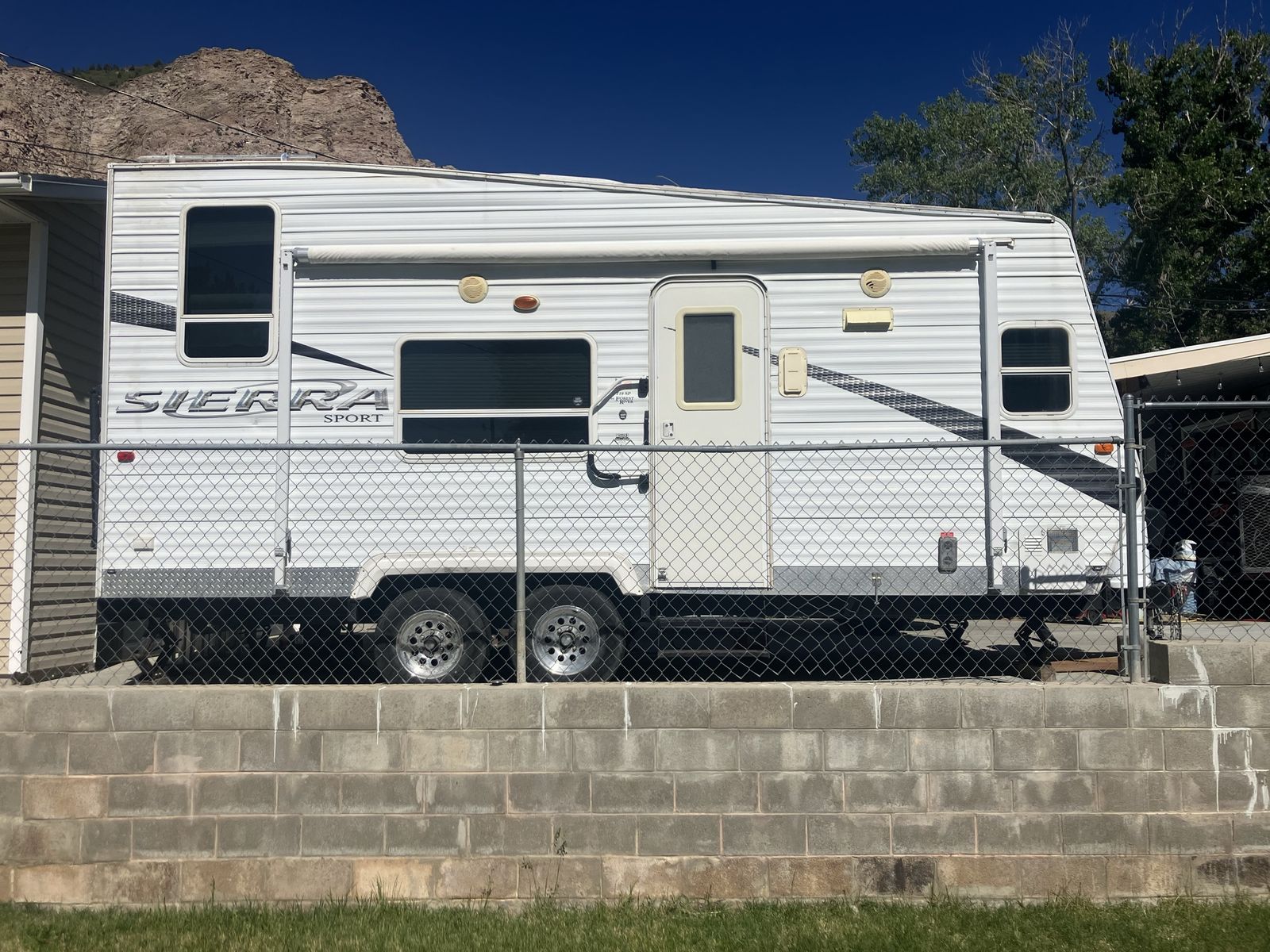 Sierra 19 foot toy hauler