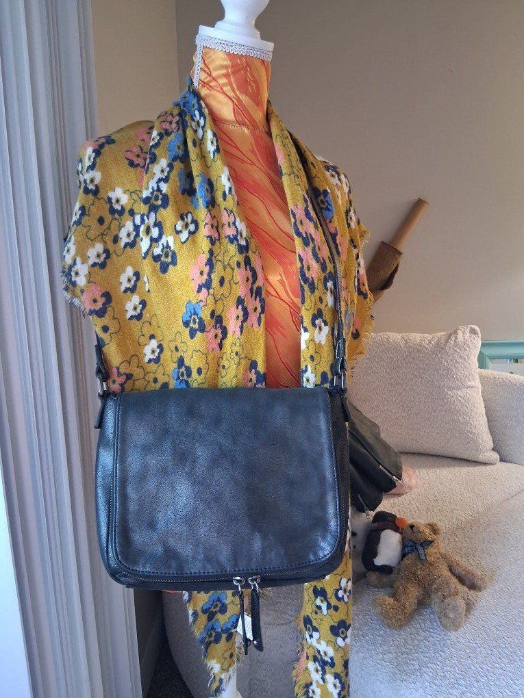 Maria Sharapova Cole Haan metallic leather handbag