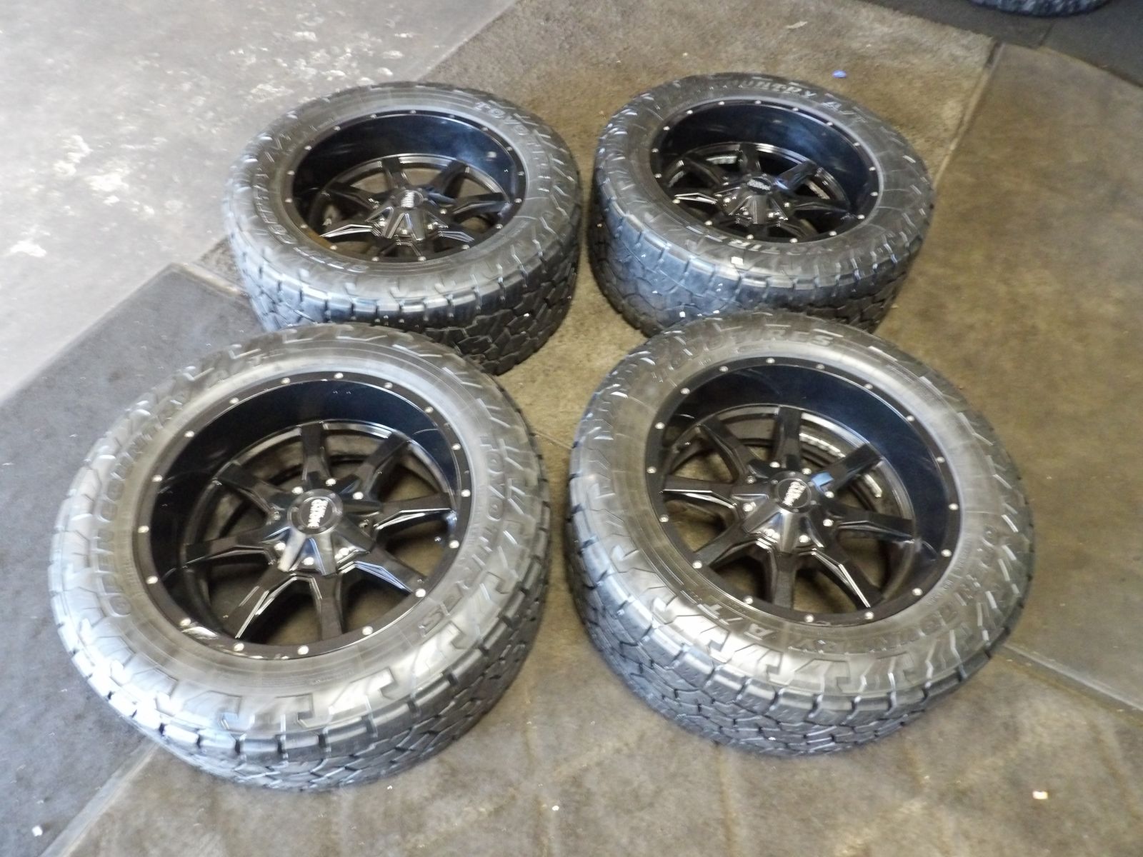 SET OF USED WHELS AND TIRES 20 INCH 5X139/5X150 AND TIRES 33X12.50R20