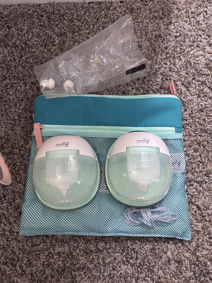 Motif Aura Glow Wearable Breast Pump Set with Milk Storage Bags and Travel Pouch