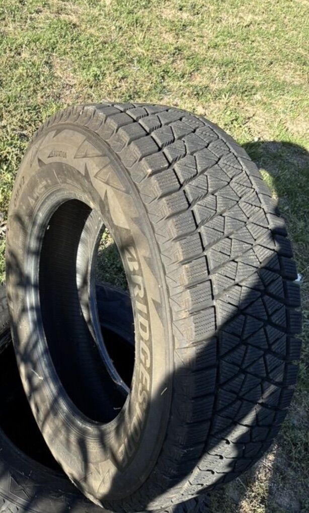215 70 16 bridgestone blizzak winter Snow Tire