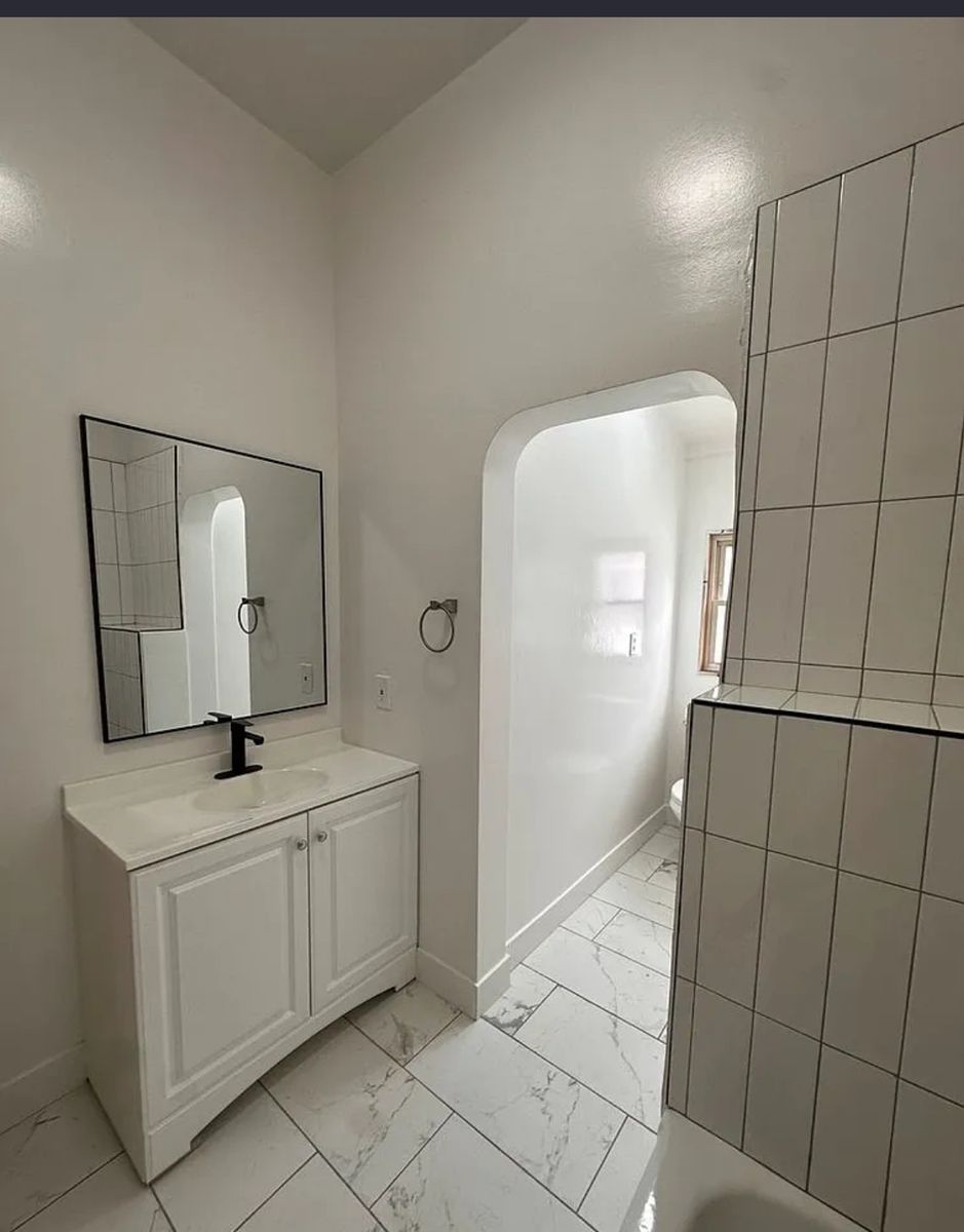 Main image 6