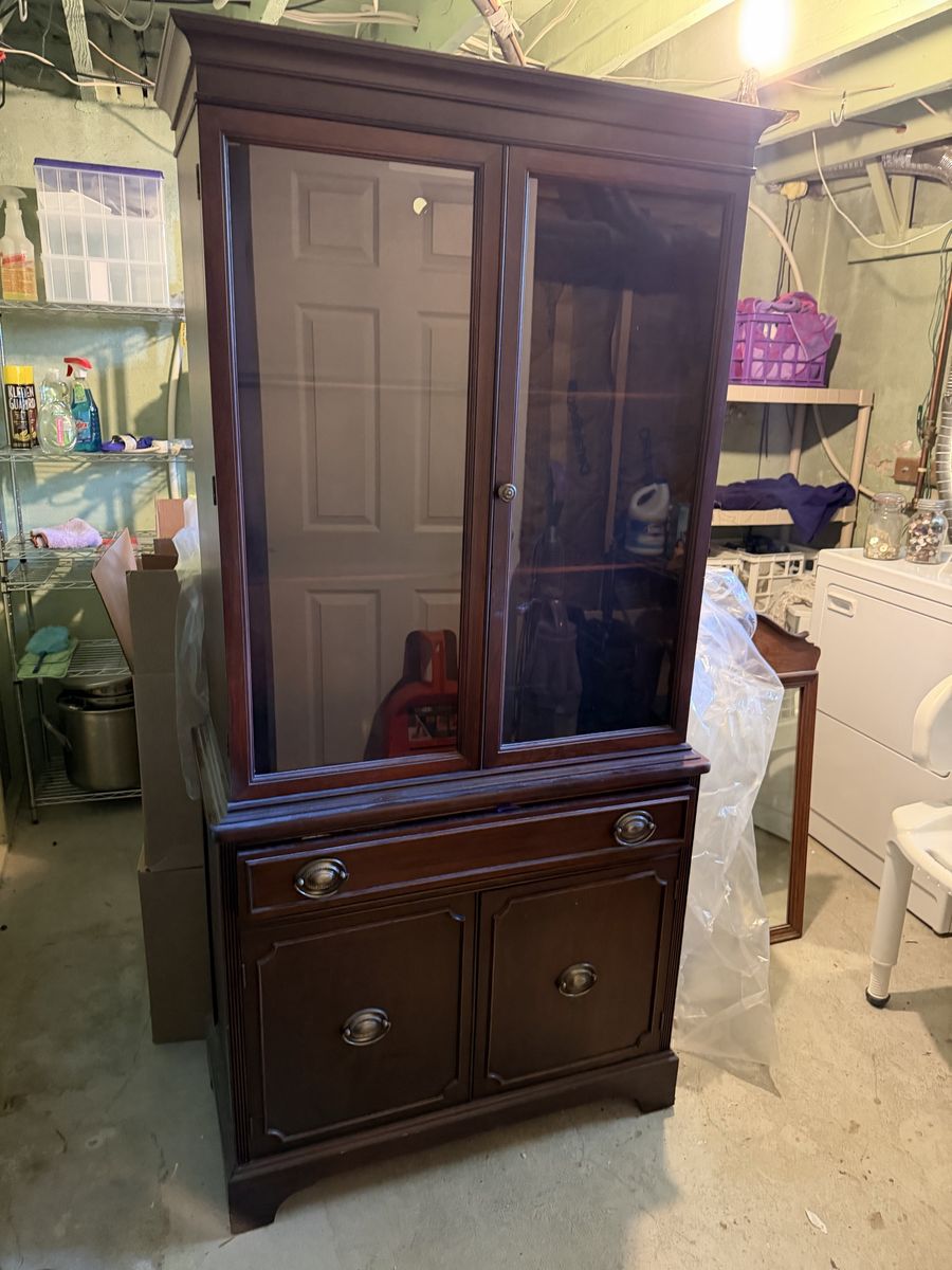Traditional Dark Wood China Cabinet Hutch with Glass Doors and Built-In Light