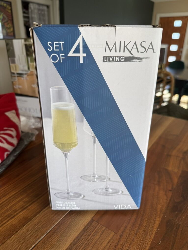 Mikasa Champagne Flutes Set Of 4