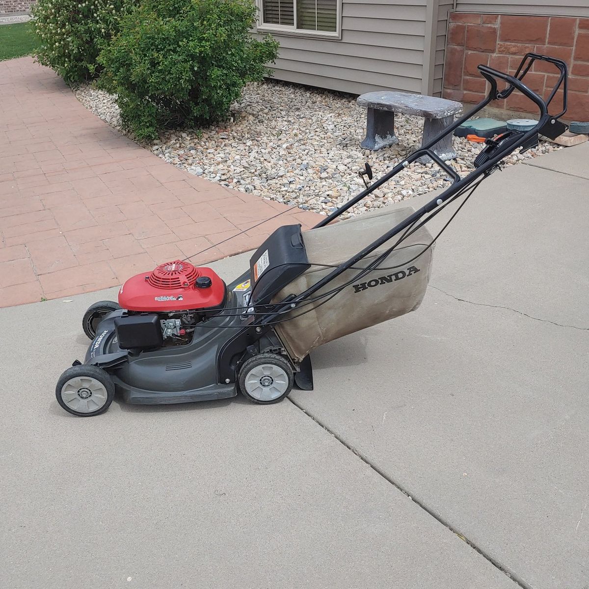 Honda Harmony HRB 216 Lawn Mower