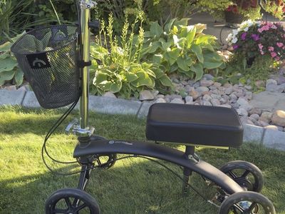 Knee scooter (adjustable for different sizes)