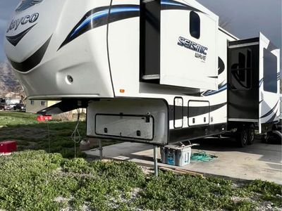 2015 Jayco Seismic Wave 310W Toy Hauler - OBO