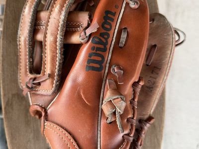 Wilson Youth Model A2171 Baseball Glove