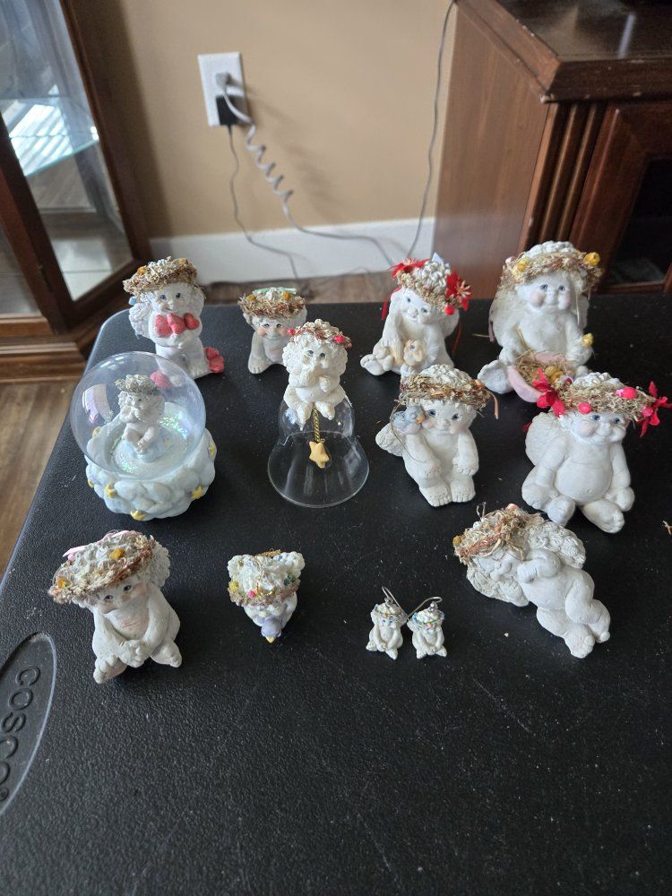 Lot of Dreamsicle Figures