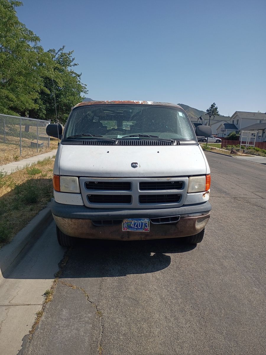 2000 Dodge Ram Van 