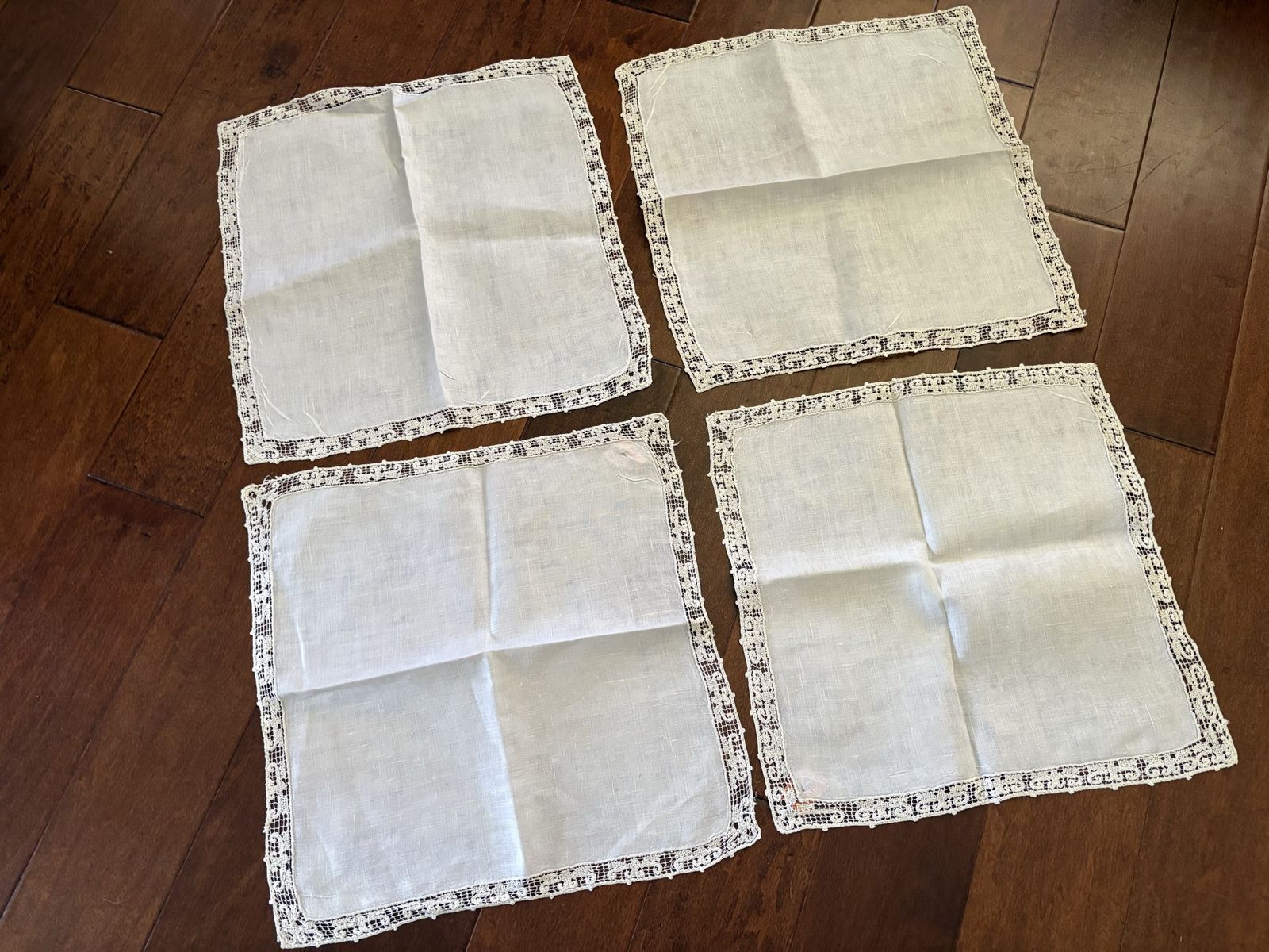 Set of 4 Vintage Linen Napkins w/ Lace Edges