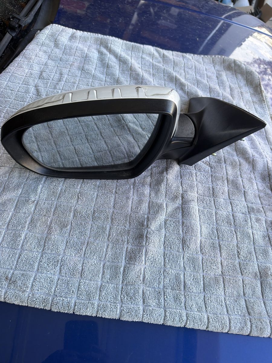 11 kia Optima L door mirror
