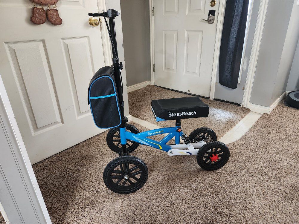 BlessReach All-Terrain Knee Scooter Crutch Alternative with Bag, Blue & White, Excellent Condition