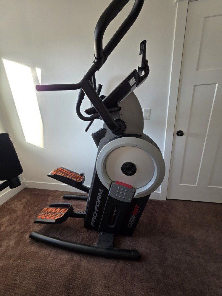 Cross trainer elliptical/ stair stepper exercise m