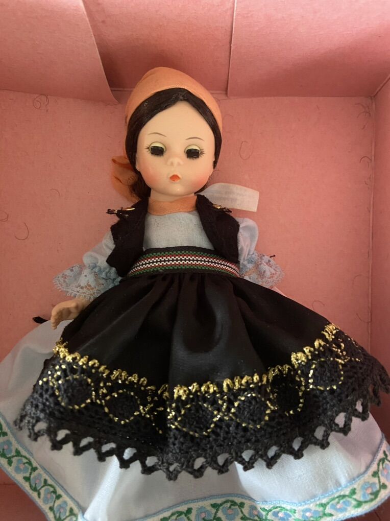 Madame alexander / 9 Friends Of Foreign Lands