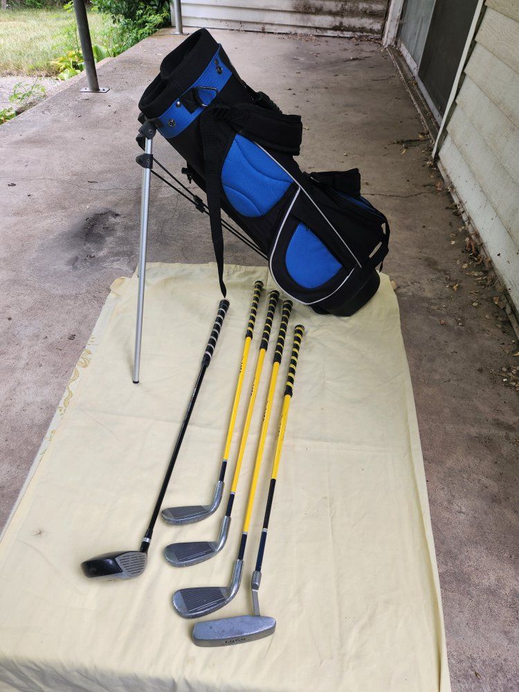 jr golf clubs w/bag, balls, tees