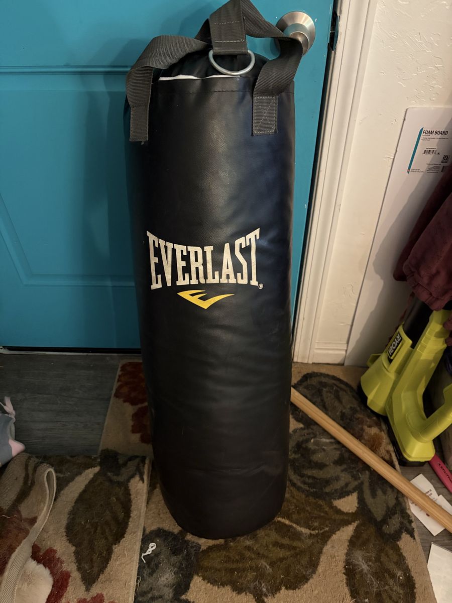 Everlast Black Heavy Punching Bag with Hanging Straps