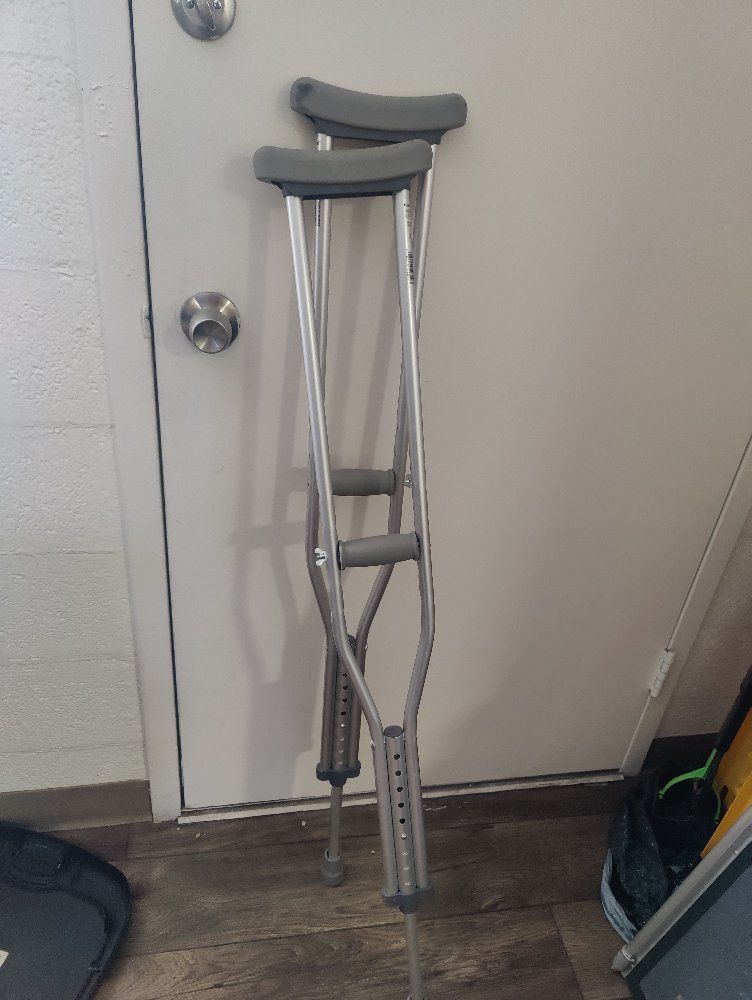 used boot & cruches. KAIKASY Air Cam Walker Fracture Boot and Crutches - Adjustable Support for Injury Recovery