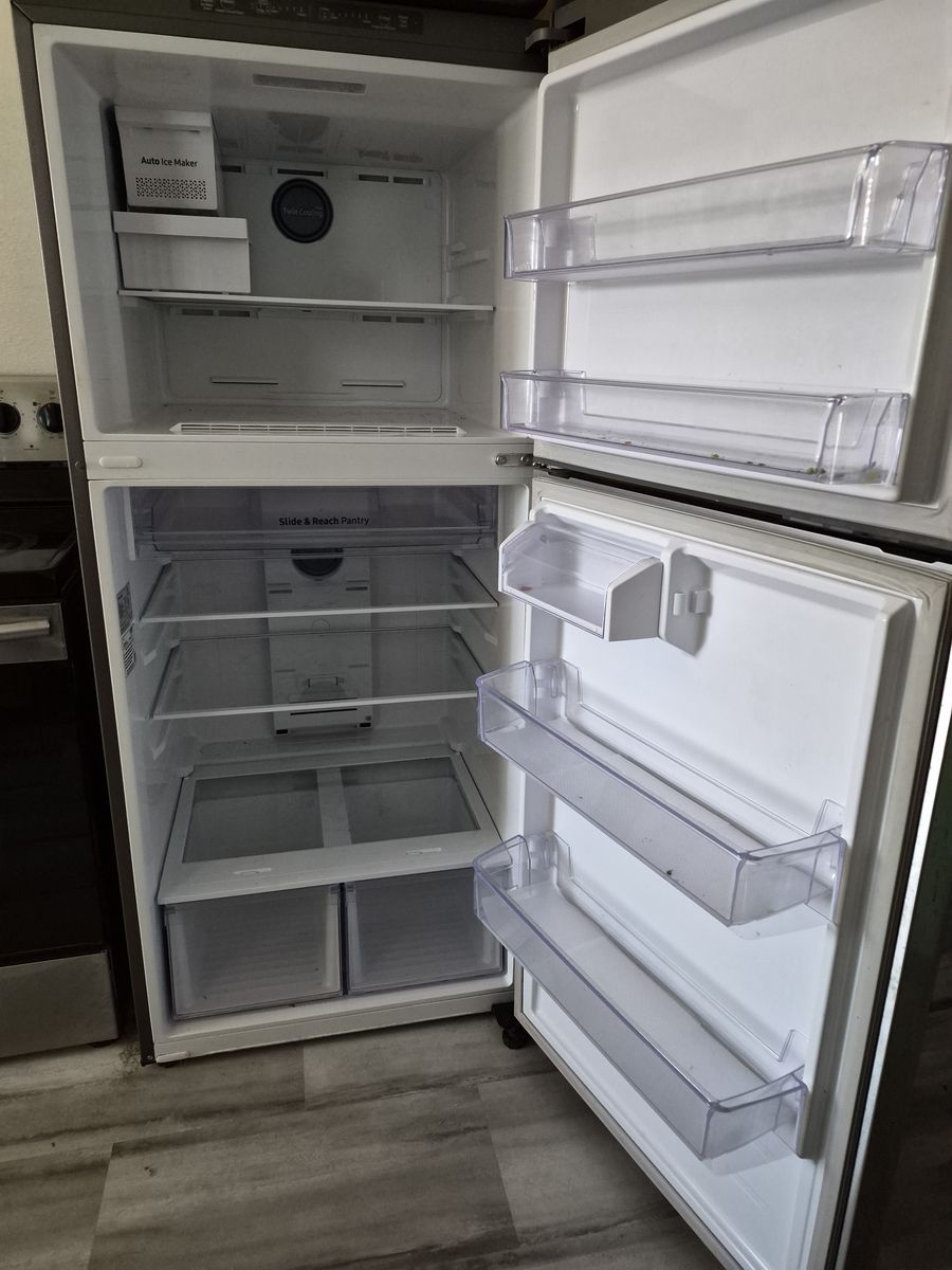 Samsung fridge with icemaker