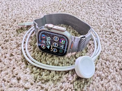 Apple Watch Ultra 2 (49mm Titanium) + Milanese Loop and charger