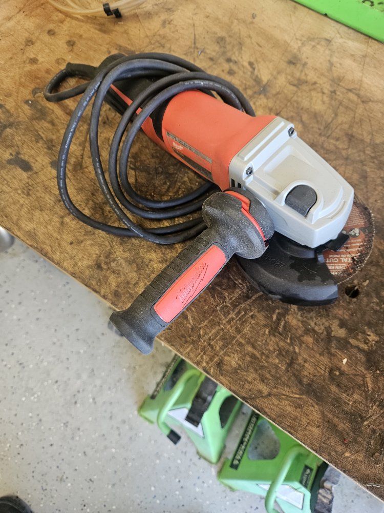 Milwaukee 6117-33D 5" Corded Grinder