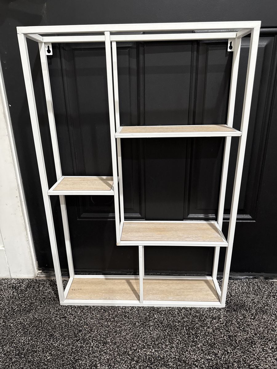 Hanging wall shelf