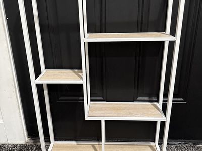 Hanging wall shelf