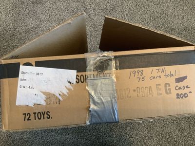 Hot Wheels 1998 Case with Treasure Hunt!