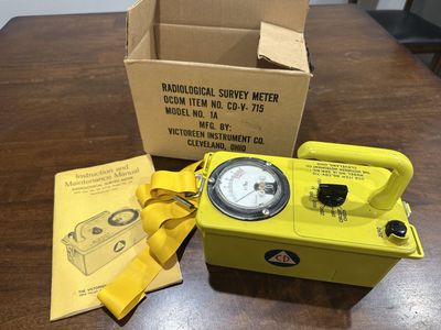 Vintage 1962 Victoreen CD V-715 Civil Defense Radiation Survey Meter + Box & Manual