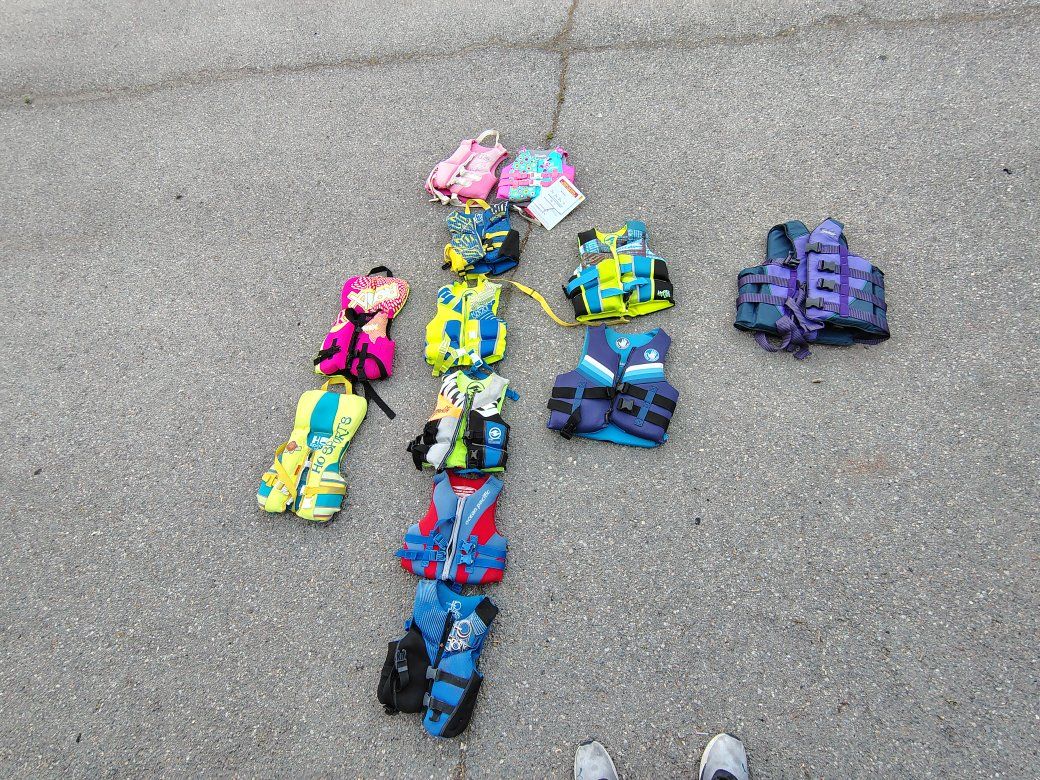 LIFE JACKETS FOR SALE SEE PICTURES PLZ