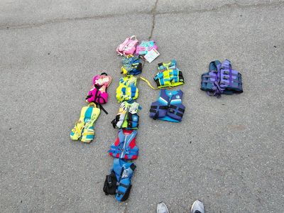 LIFE JACKETS FOR SALE SEE PICTURES PLZ