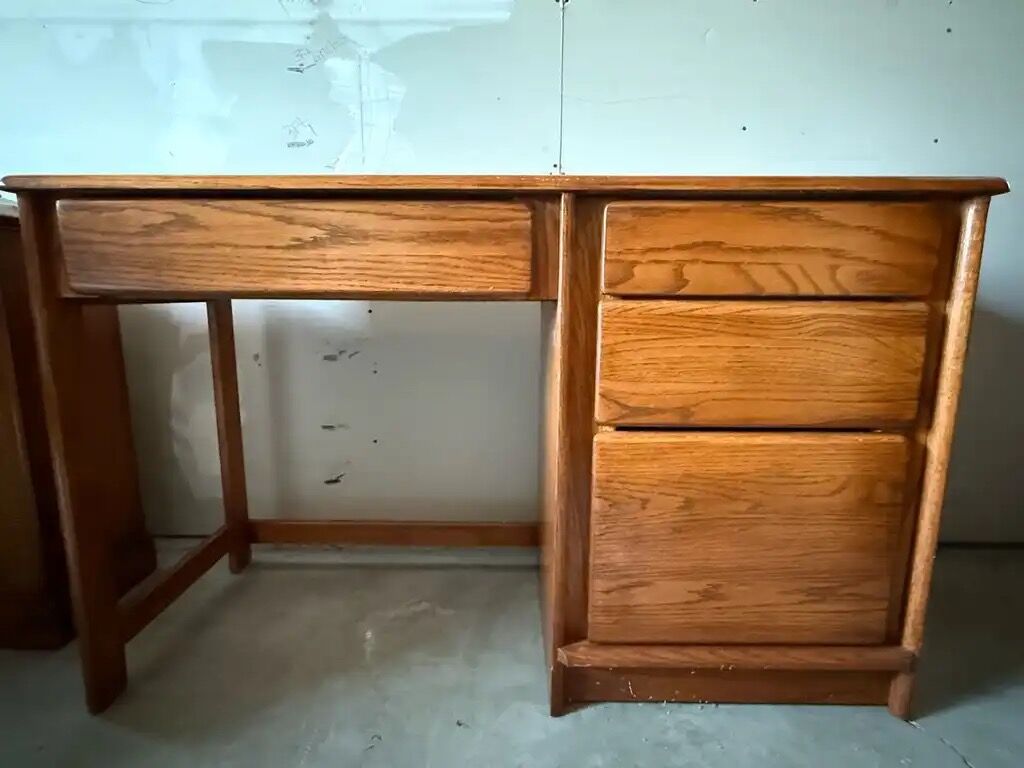 Wooden desk 4ft by 2 1/2 feet. Chair included