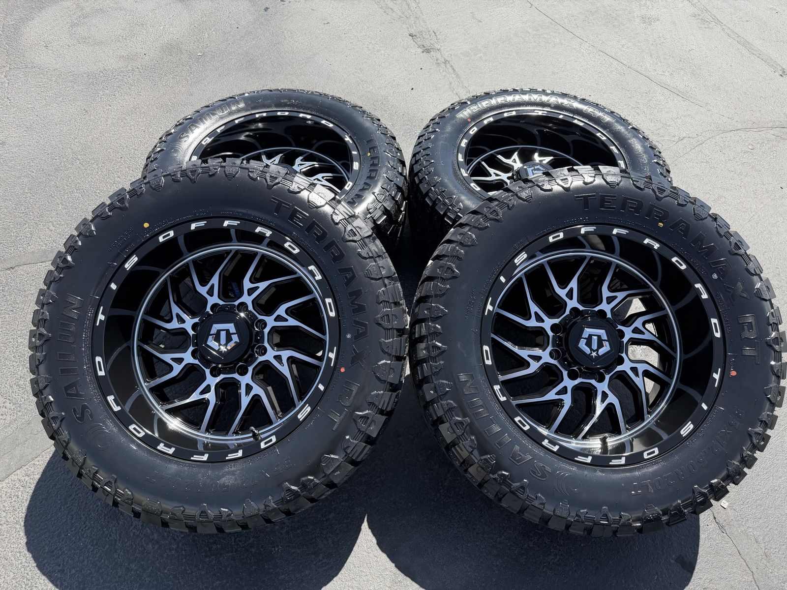 New 35x12.50r20 RT TIS 544MB 8x6.5 Ram Chevy 544 8