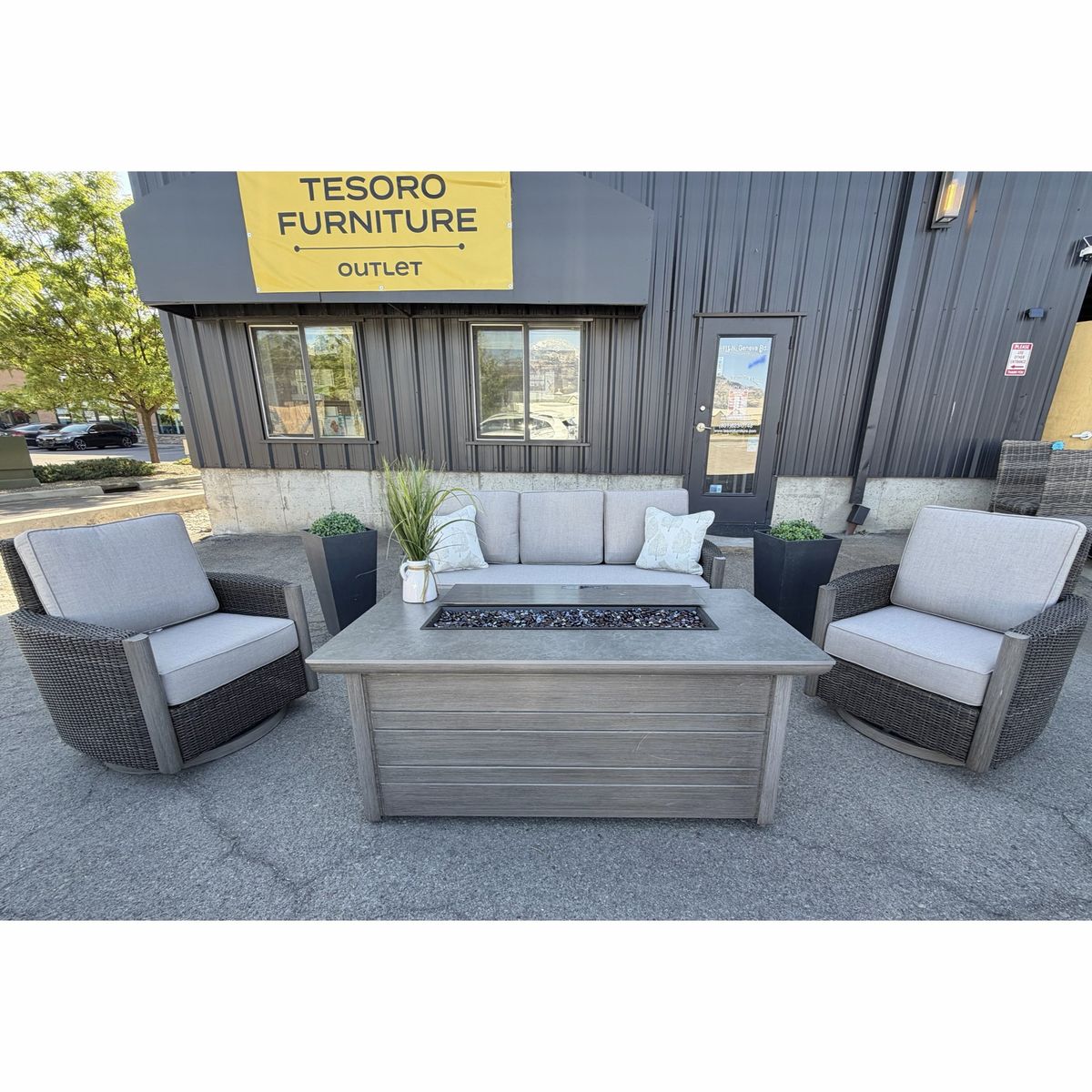 NEW PARKFIELD PATIO SET WE OFFER DELIVERY
