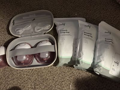 MomCozy cordless breastpump And Milk Storage Bags