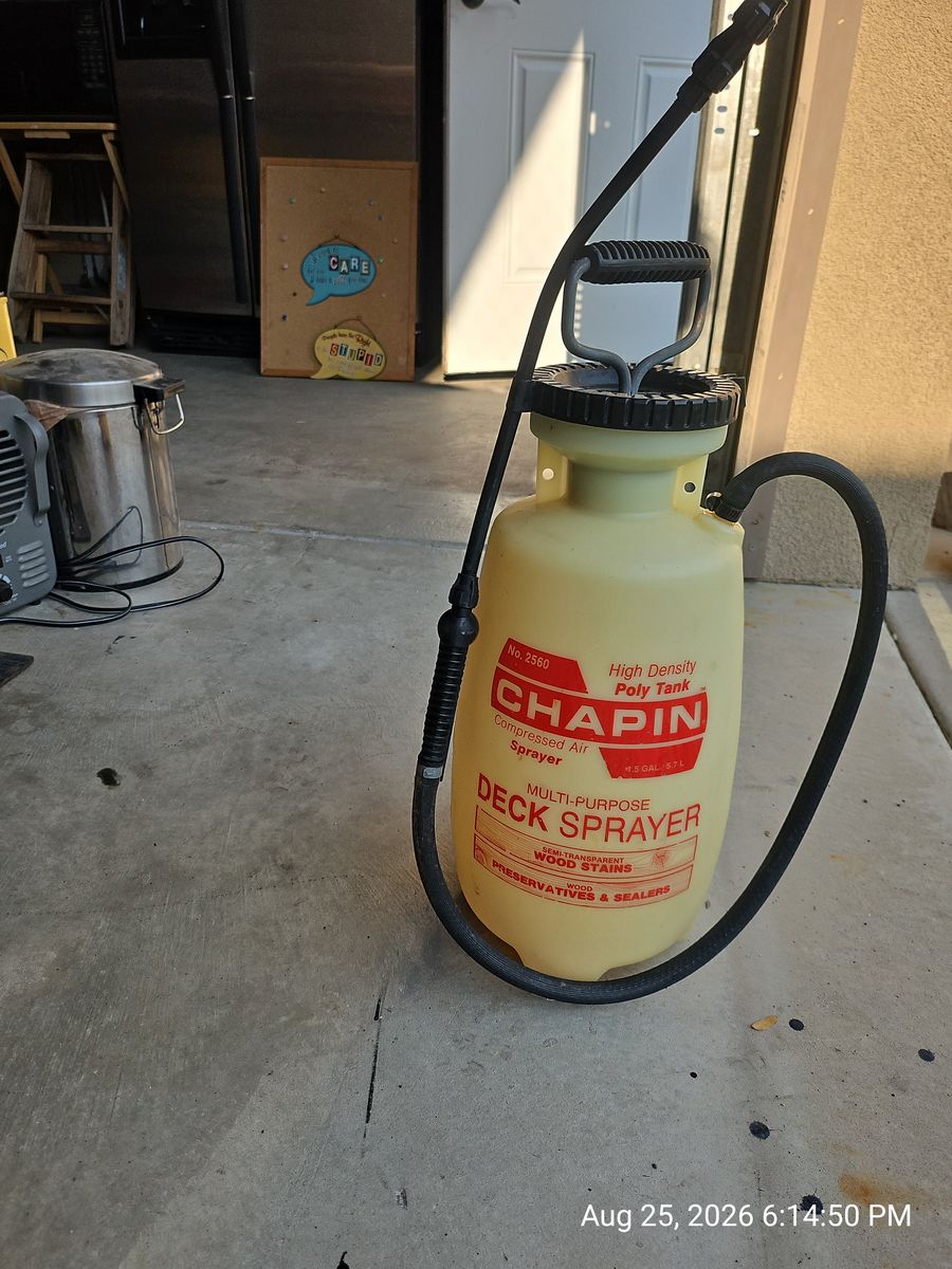 Chapin No. 2560 Multi-Purpose Deck Sprayer 1.5 Gal Compressed Air
