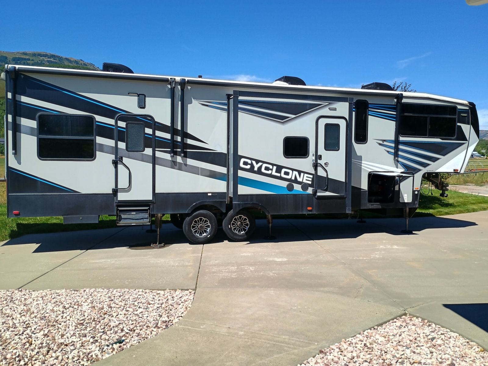 2021 Heartland Cyclone 3413 5th Wheel