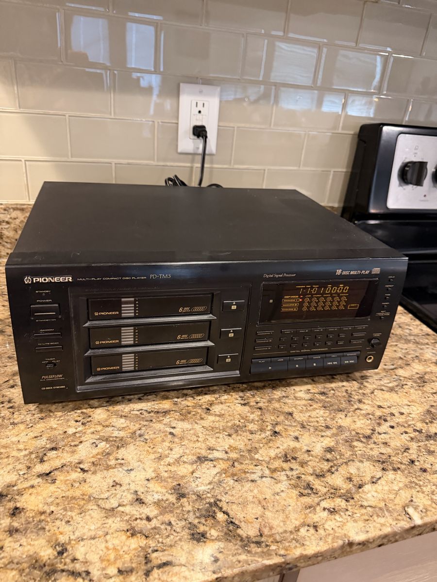 Pioneer 18 Disc Multi-Play Compact Disc Player PD-