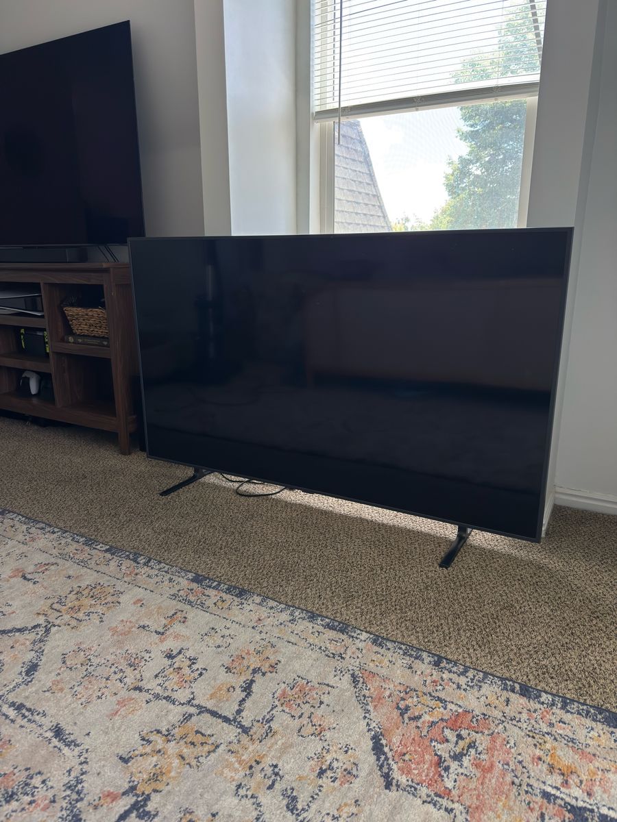 Samsung 65” RU8000 4K Smart TV – Excellent Condition